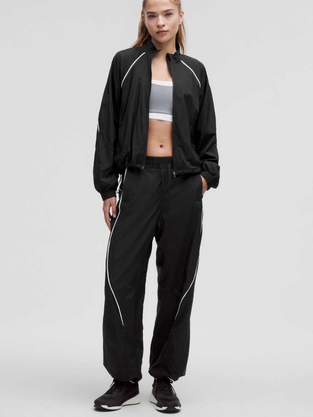 Lululemon License to Train Mid-Rise Lightweight Jogger in Black Women’s Size 8